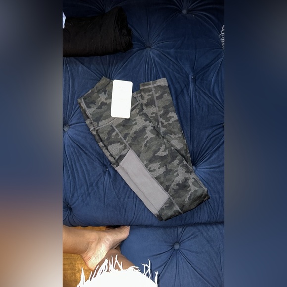 BNWT $85 On-The-Go PowerHold® High-Waisted Legging Sz S - Picture 6 of 6